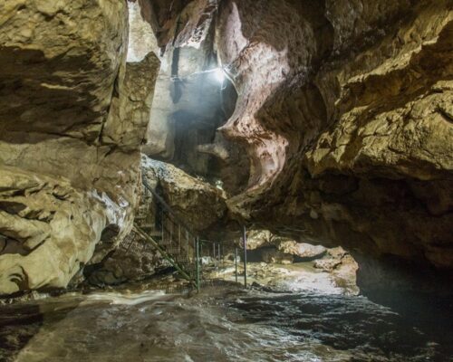 Arwah_Cave